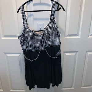 RESORTS PLUS PLUS SIZE Swimsuit (L)